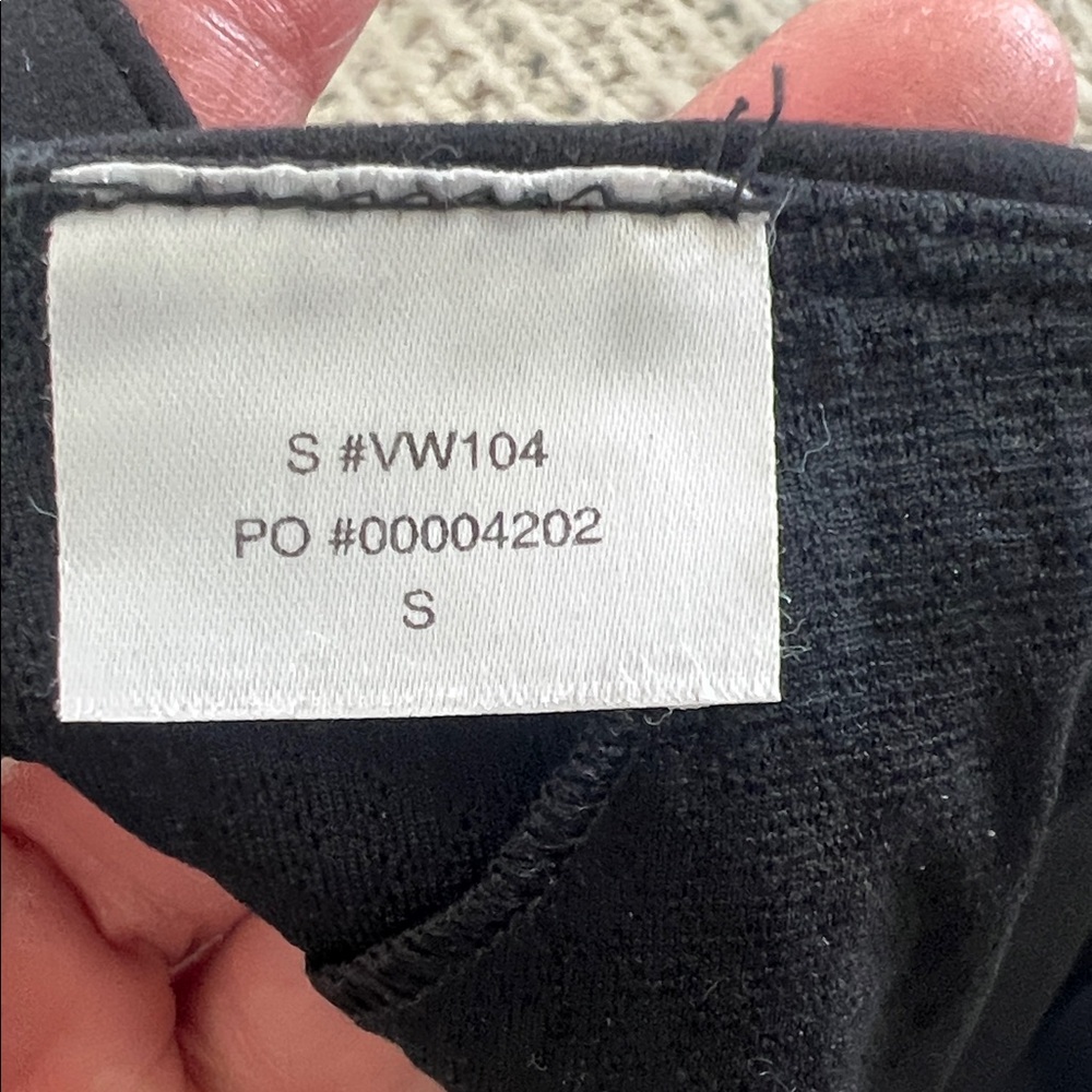 Vuori Black Yosemite sports bra size small - Picture 3 of 3